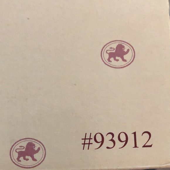 Vintage bride doll from Ashton-Drake Galleries - Picture 6 of 6